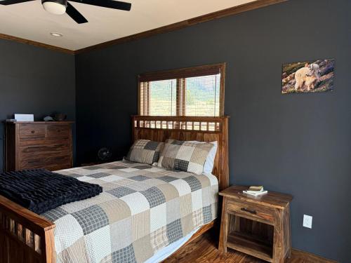 a bedroom with a bed and a window at Cody WY Yellowstone Luxury Mountain Retreat 