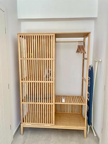 a wooden book shelf in a room with a surfboard at Berro's Beach House in Litherés