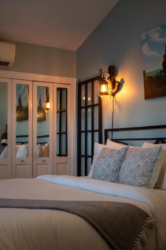 a bedroom with a bed with white sheets and pillows at Hartstone Inn in Camden