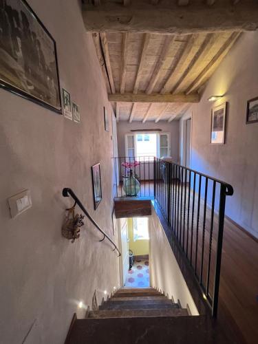 a winding staircase in a house with a stair case at da Francesco rooms in Lucca