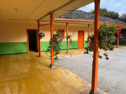 a building with potted plants in a courtyard at Casa de campo a 5 minutos from Sonsón in Sonsón