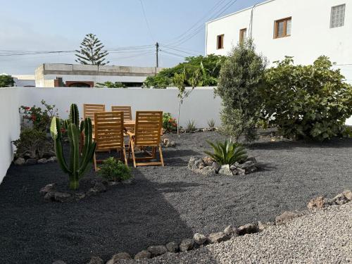 Κήπος έξω από το NoPasaNada Tu casa en Lanzarote