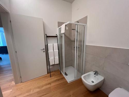 Ένα μπάνιο στο Terra Buona Rooms