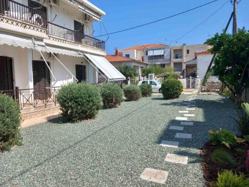 a gravel pathway in front of a house at Hotel Apolafsi in Volos