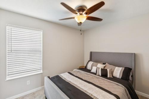 Katil atau katil-katil dalam bilik di Oglesby Vacation Home home