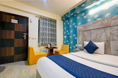 a hotel room with a bed and a chair at Hotel Ark Suites At Airport in New Delhi