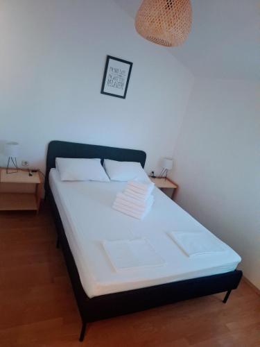 Postel nebo postele na pokoji v ubytování Apartments Leonarda