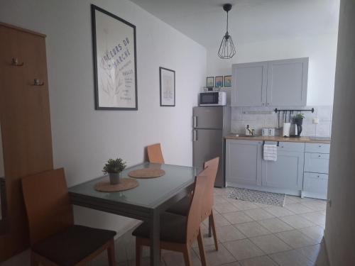 Kuchyň nebo kuchyňský kout v ubytování Apartments Leonarda