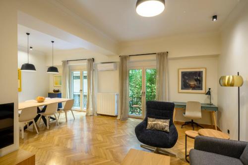 Plaka Premier Stay - Steps from Acropolis Museum and Metro