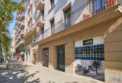 Diagonal Apartments