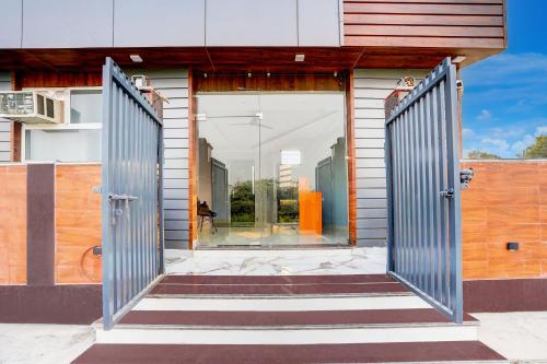 Η πρόσοψη ή η είσοδος του Hotel O Varn Residency And Hotels
