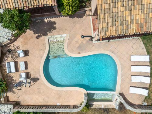 an overhead view of a swimming pool in a backyard at Villa Horizon - 5min from Monaco - Panoramic view - Infinity Pool - Air conditionner - Garden - Parking - Premium Services - Near Monaco Events in Fontvieille