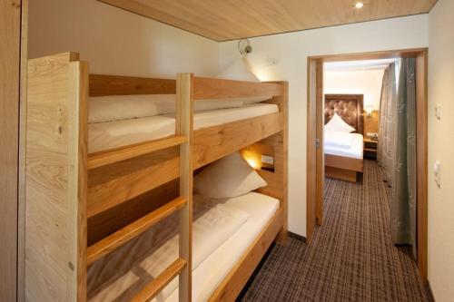 Postel nebo postele na pokoji v ubytování Hotel Alpenblume