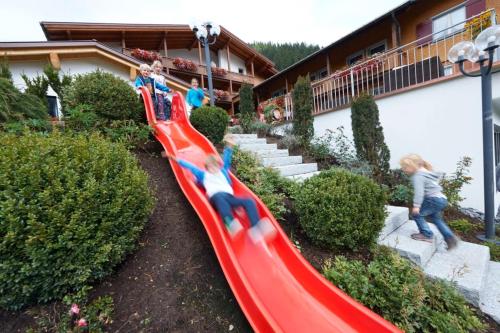 Herní místnost nebo prostor pro děti v ubytování Hotel Alpenblume