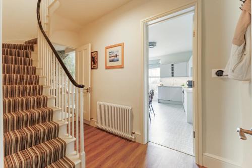 Fotografie z fotogalerie ubytování Consorts & Concubines, Opposite Windsor Castle, Castle view, Center of town, 4 Bed Apartment, Sleeps up to 7, Consorts & Concubines v destinaci Windsor