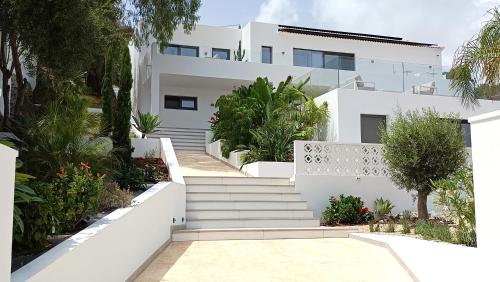 Happyplace Malaga - Villa with Panoramic Sea View Heated Infinity Saltwater Pool