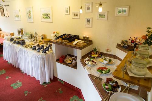 a group of tables with plates of food on them at Romantik Hotel Zum Lindengarten in Kurort Jonsdorf