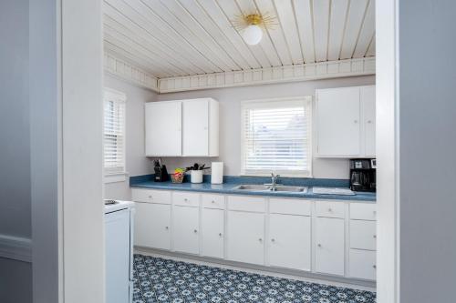 Η κουζίνα ή μικρή κουζίνα στο Relaxing Vibrant and Upscale 1Bedroom 1Bath Apartment