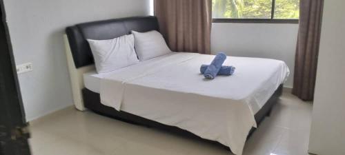 a bed with a blue object sitting on top of it at Sri sayang pearl view in Batu Ferringhi