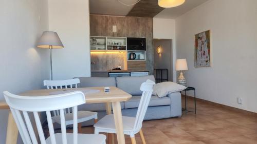 Kuchyň nebo kuchyňský kout v ubytování Blissful Albufeira Beach