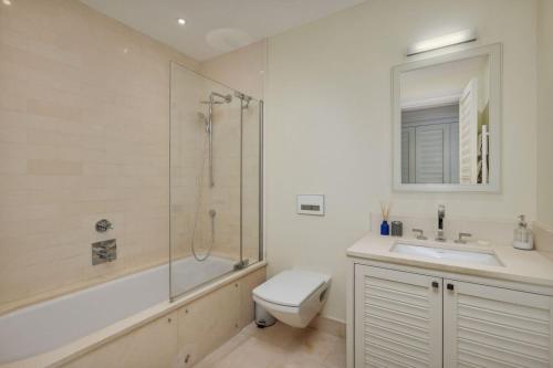 Koupelna v ubytování Porto Montenegro One Bedroom Appartmant