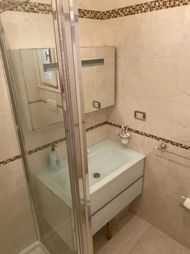 Ένα μπάνιο στο Palazzotto Romantic