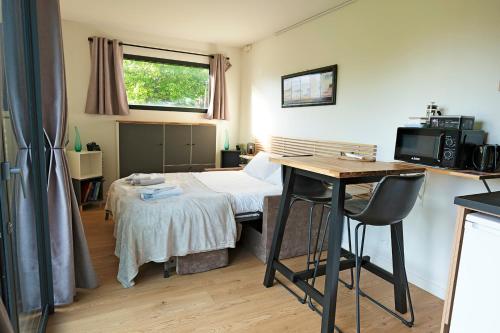 Cama o camas de una habitación en AlpiZen centre de Ressourcement - Adults recommended