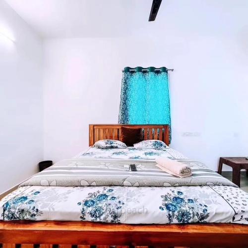 Postel nebo postele na pokoji v ubytování Phoenix Villa resort - ECR kovalam