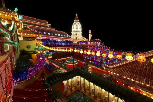 a building covered in christmas lights with the capitol building at Cozy Suite for 2-6 pax near Kek Lok Si, Penang Hill, Sunshine Central in Ayer Itam