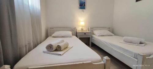 Postel nebo postele na pokoji v ubytování Dandelion Paros Apartments III-IV