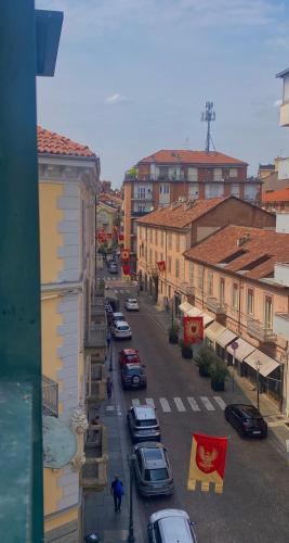 El barrio en el que está el hotel o un barrio cercano