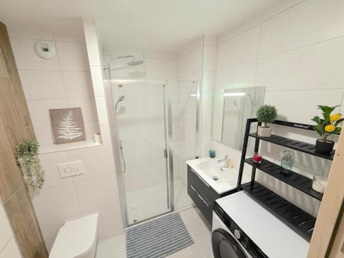 a bathroom with a shower and a toilet and a sink at Incroyable T2 neuf et spacieux - Garage privé in L'Alpe-d'Huez