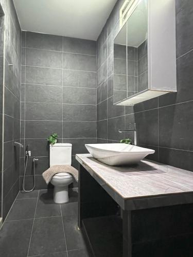 a bathroom with a sink and a toilet at Cozy Suite for 2-6 pax near Kek Lok Si, Penang Hill, Sunshine Central in Ayer Itam