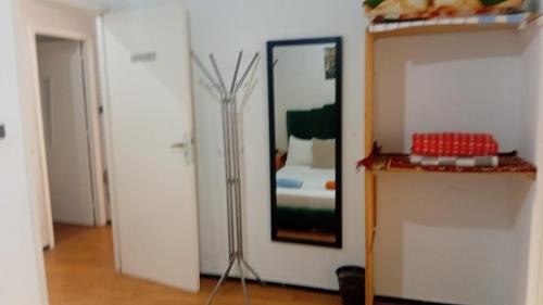 a room with a mirror and a vase at Joli chambre au coeur de tanger in Tangier