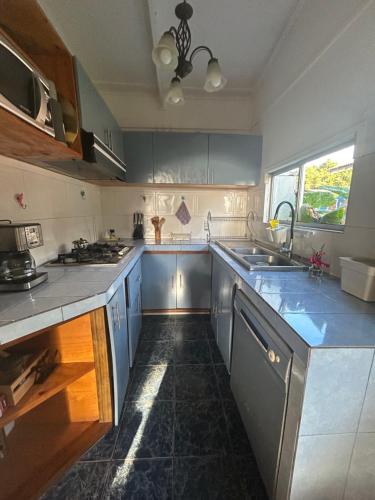 A cozinha ou cozinha compacta de Mana Make Make