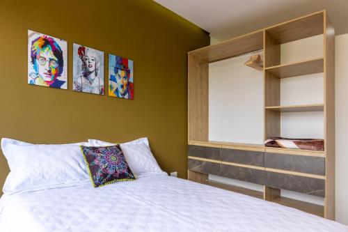 a bedroom with a white bed and a window at Caobos Center Coliving & Coworking in Cúcuta