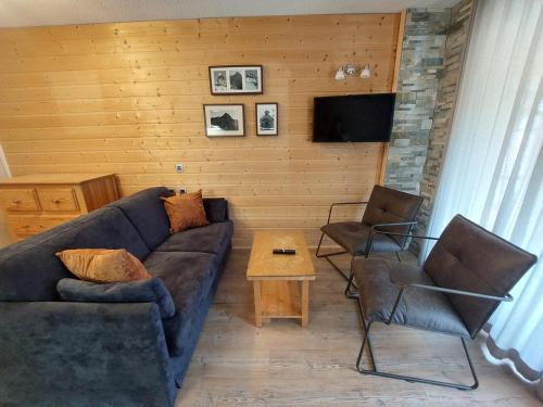 Studio calme avec balcon, près des pistes, parking inclus - FR-1-516-222