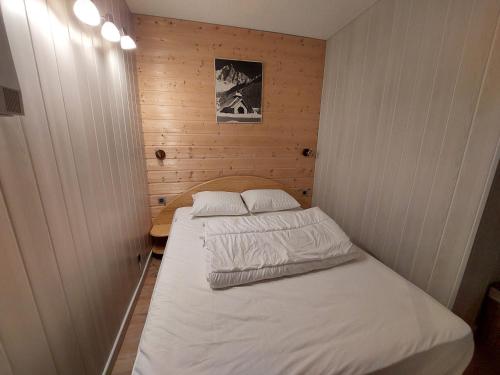 Studio calme avec balcon, près des pistes, parking inclus