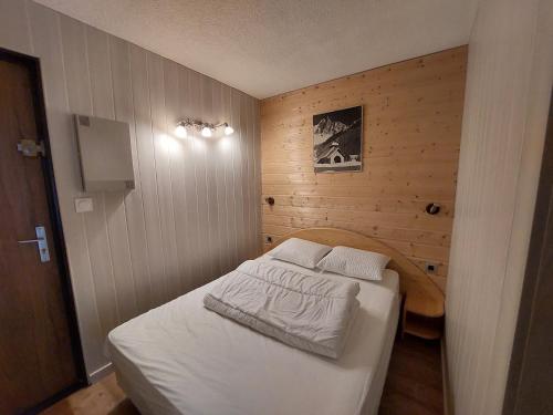 Studio calme avec balcon, près des pistes, parking inclus