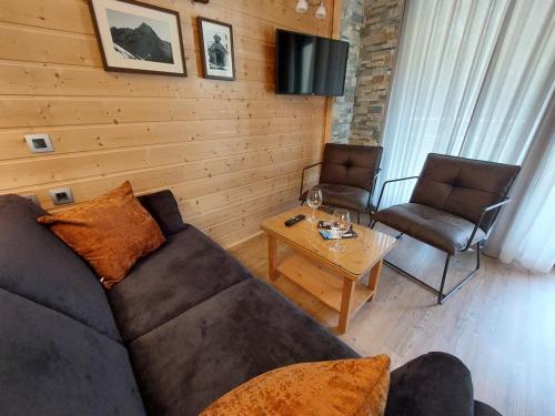 Studio calme avec balcon, près des pistes, parking inclus