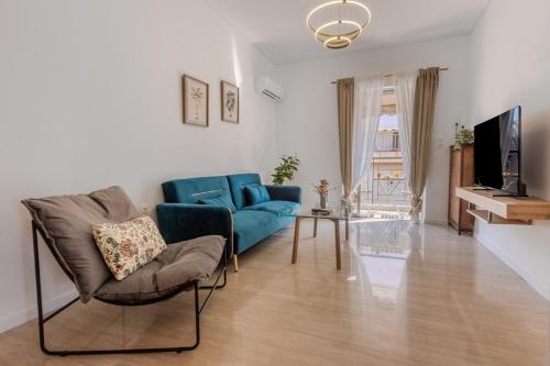Bright 2BR Apt, Athens Base Near Sea & City
