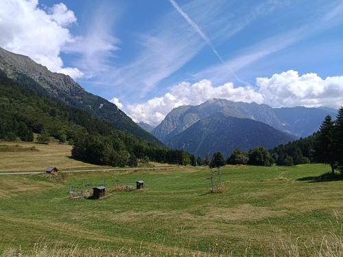 a field of grass with mountains in the background at Studio avec vue sur les montagnes à 2 minutes d'un lac in La Morte