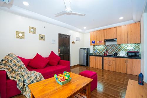 Küche/Küchenzeile in der Unterkunft Skylight BnB E203 - 2BHK with pool walking distance to Candolim beach