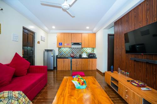 Küche/Küchenzeile in der Unterkunft Skylight BnB E203 - 2BHK with pool walking distance to Candolim beach