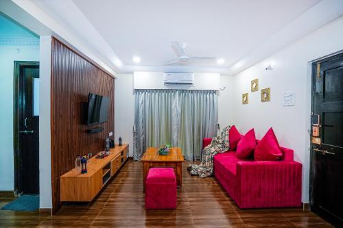 TV/Unterhaltungsangebot in der Unterkunft Skylight BnB E203 - 2BHK with pool walking distance to Candolim beach