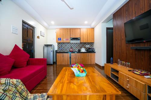 Küche/Küchenzeile in der Unterkunft Skylight BnB E203 - 2BHK with pool walking distance to Candolim beach