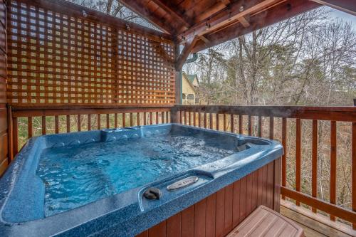 Φωτογραφία από το άλμπουμ του Dollywood, golf in Pigeon Forge close to Gatlinburg, Hot tub σε Pigeon Forge