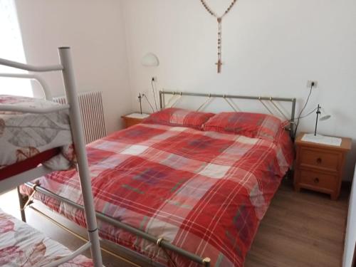 Ένα ή περισσότερα κρεβάτια σε δωμάτιο στο Casa Bergamo Auronzo