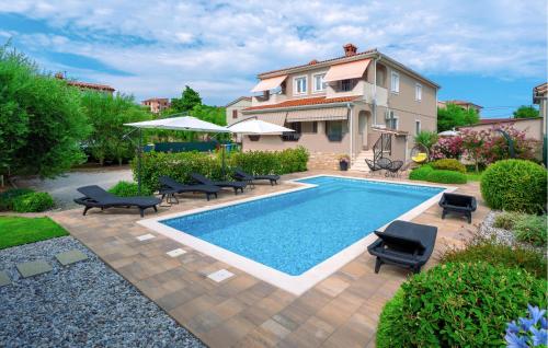 3 Bedroom Gorgeous Apartment In Pula