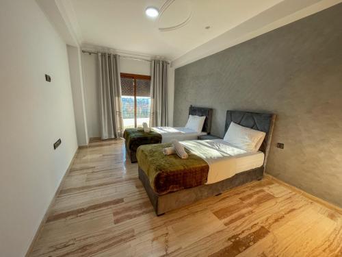 Ένα ή περισσότερα κρεβάτια σε δωμάτιο στο les Belles Sejours